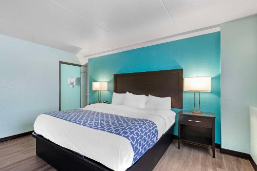 Ramada by Wyndham Des Moines Airport - image 2