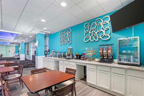 Ramada by Wyndham Des Moines Airport - image 22