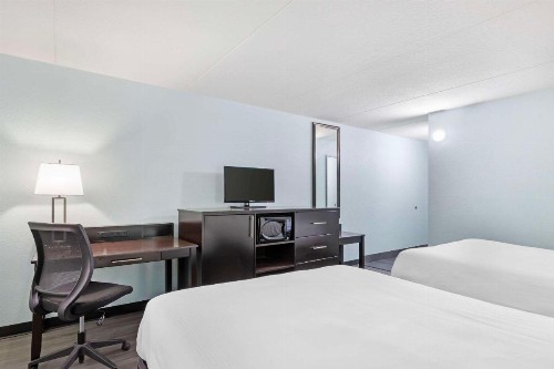 Ramada by Wyndham Des Moines Airport - image 25