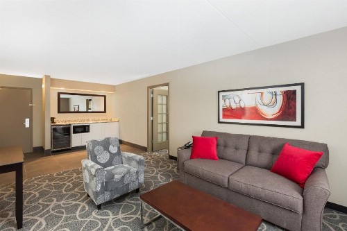 Ramada by Wyndham Des Moines Airport - image 29