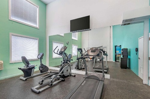Ramada by Wyndham Des Moines Airport - image 41