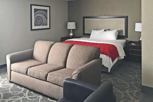 Ramada by Wyndham Des Moines Airport - image 45