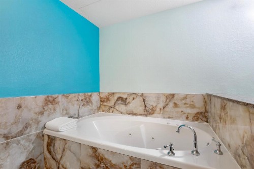 Ramada by Wyndham Des Moines Airport - image 49
