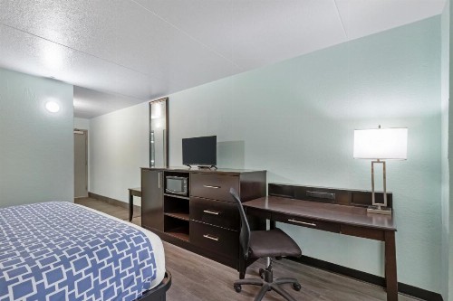 Ramada by Wyndham Des Moines Airport - image 5