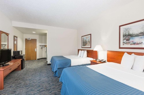 Baymont by Wyndham Des Moines Airport - image 30