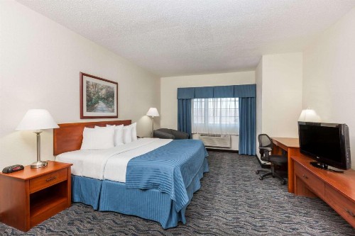 Baymont by Wyndham Des Moines Airport - image 36
