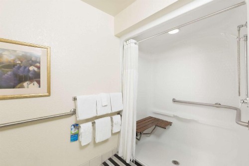 Baymont by Wyndham Des Moines Airport - image 37