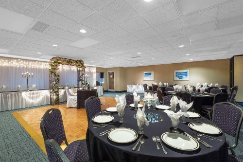 Baymont by Wyndham Des Moines Airport - image 44