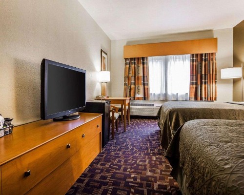 Quality Inn & Suites Des Moines Airport - image 10
