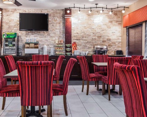 Quality Inn & Suites Des Moines Airport - image 11
