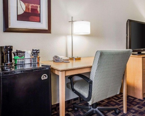 Quality Inn & Suites Des Moines Airport - image 14