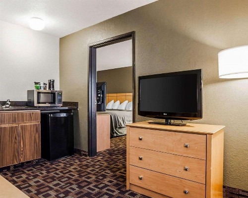 Quality Inn & Suites Des Moines Airport - image 18