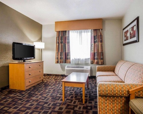 Quality Inn & Suites Des Moines Airport - image 20