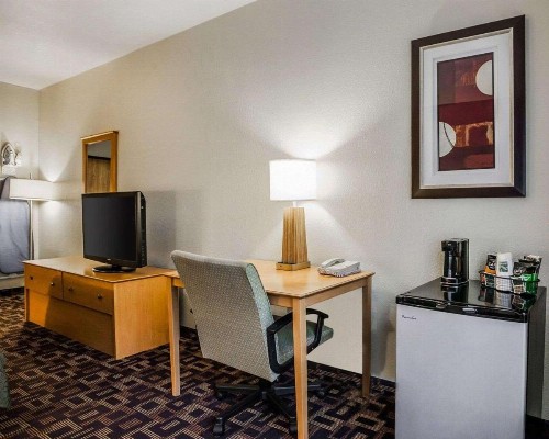 Quality Inn & Suites Des Moines Airport - image 24