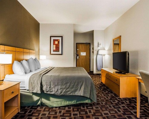 Quality Inn & Suites Des Moines Airport - image 25