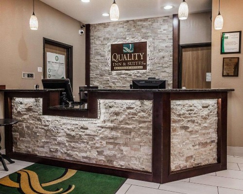 Quality Inn & Suites Des Moines Airport - image 8