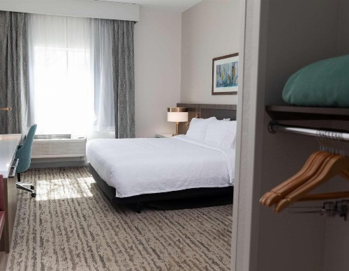 Doubletree Des Moines Airport - image 15
