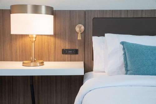 Doubletree Des Moines Airport - image 20