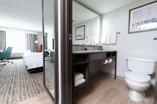 Doubletree Des Moines Airport - image 23