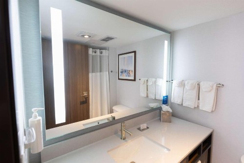 Doubletree Des Moines Airport - image 26