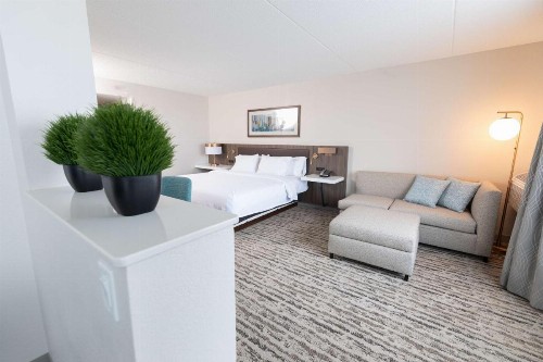 Doubletree Des Moines Airport - image 33