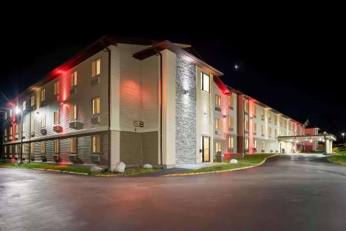 Econo Lodge Inn & Suites Des Moines - image 2