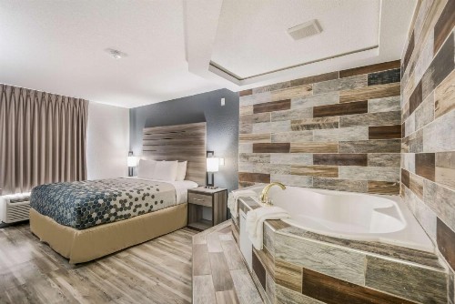 Econo Lodge Inn & Suites Des Moines - image 25
