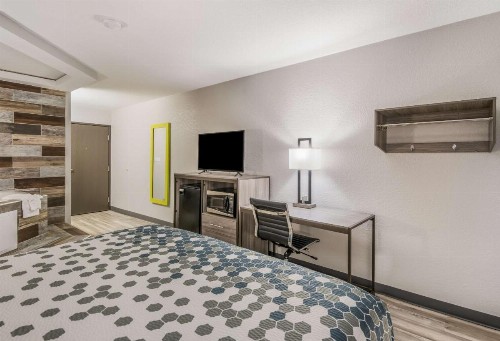 Econo Lodge Inn & Suites Des Moines - image 26