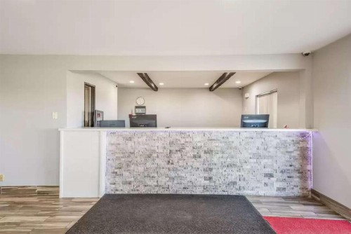 Econo Lodge Inn & Suites Des Moines - image 4