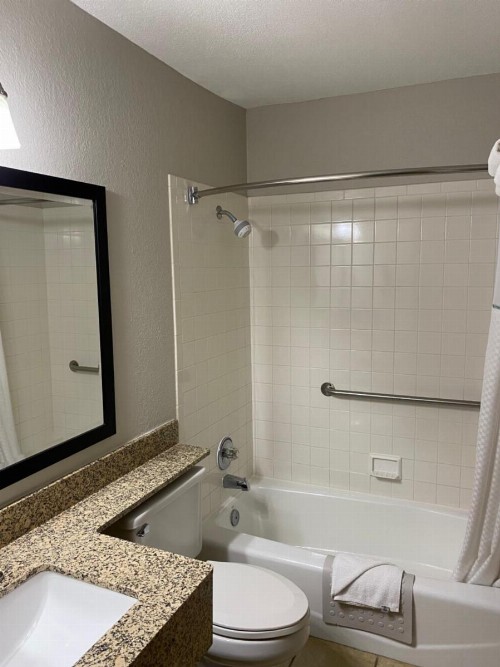 Days Inn & Suites by Wyndham Des Moines Airport - image 10
