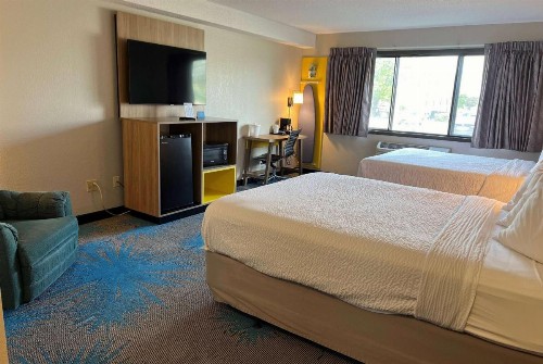 Days Inn & Suites by Wyndham Des Moines Airport - image 13