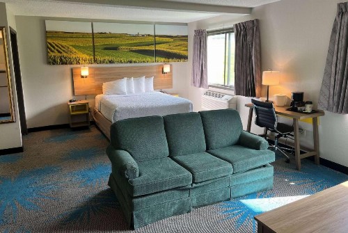 Days Inn & Suites by Wyndham Des Moines Airport - image 15