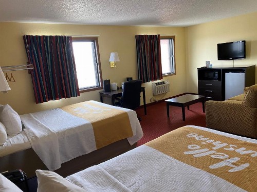 Days Inn & Suites by Wyndham Des Moines Airport - image 16