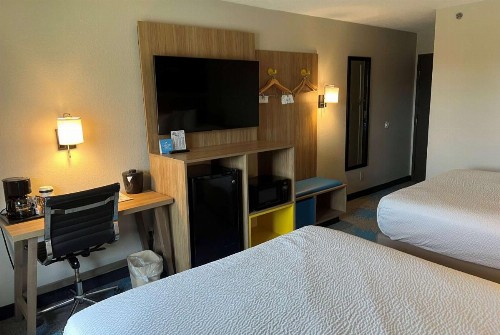 Days Inn & Suites by Wyndham Des Moines Airport - image 17