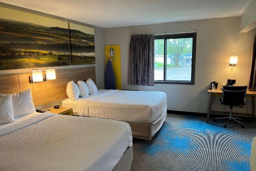 Days Inn & Suites by Wyndham Des Moines Airport - image 2