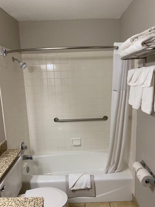 Days Inn & Suites by Wyndham Des Moines Airport - image 21
