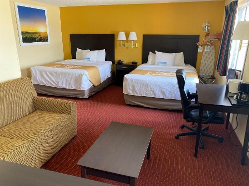 Days Inn & Suites by Wyndham Des Moines Airport - image 22