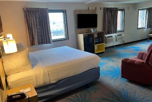 Days Inn & Suites by Wyndham Des Moines Airport - image 24