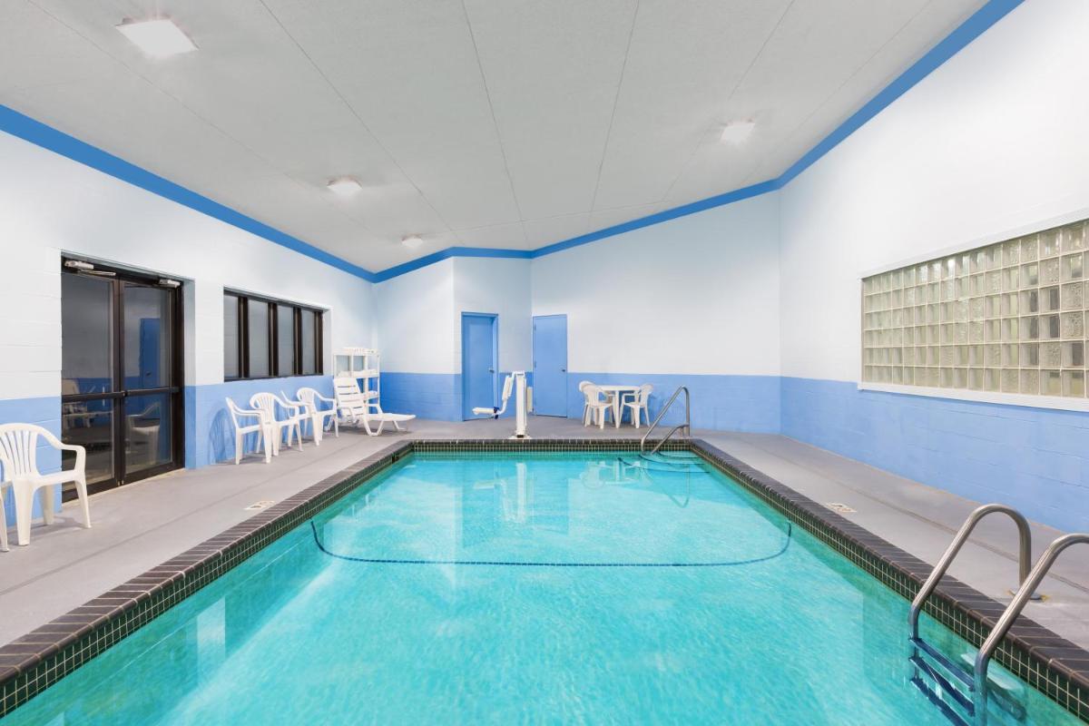 Days Inn & Suites by Wyndham Des Moines Airport - image 3