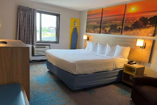 Days Inn & Suites by Wyndham Des Moines Airport - image 39