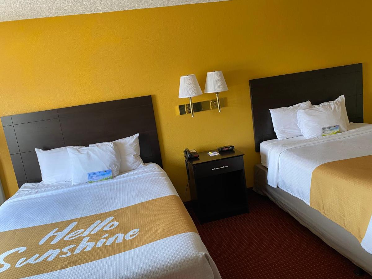 Days Inn & Suites by Wyndham Des Moines Airport - image 4