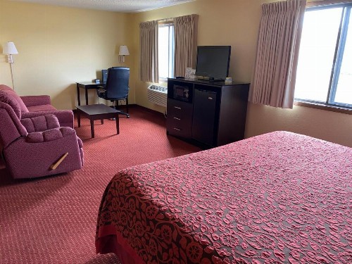 Days Inn & Suites by Wyndham Des Moines Airport - image 40