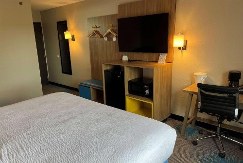 Days Inn & Suites by Wyndham Des Moines Airport - image 41