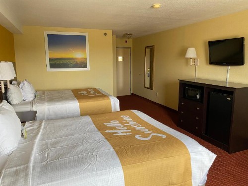 Days Inn & Suites by Wyndham Des Moines Airport - image 43
