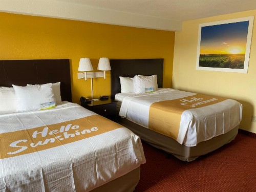 Days Inn & Suites by Wyndham Des Moines Airport - image 45