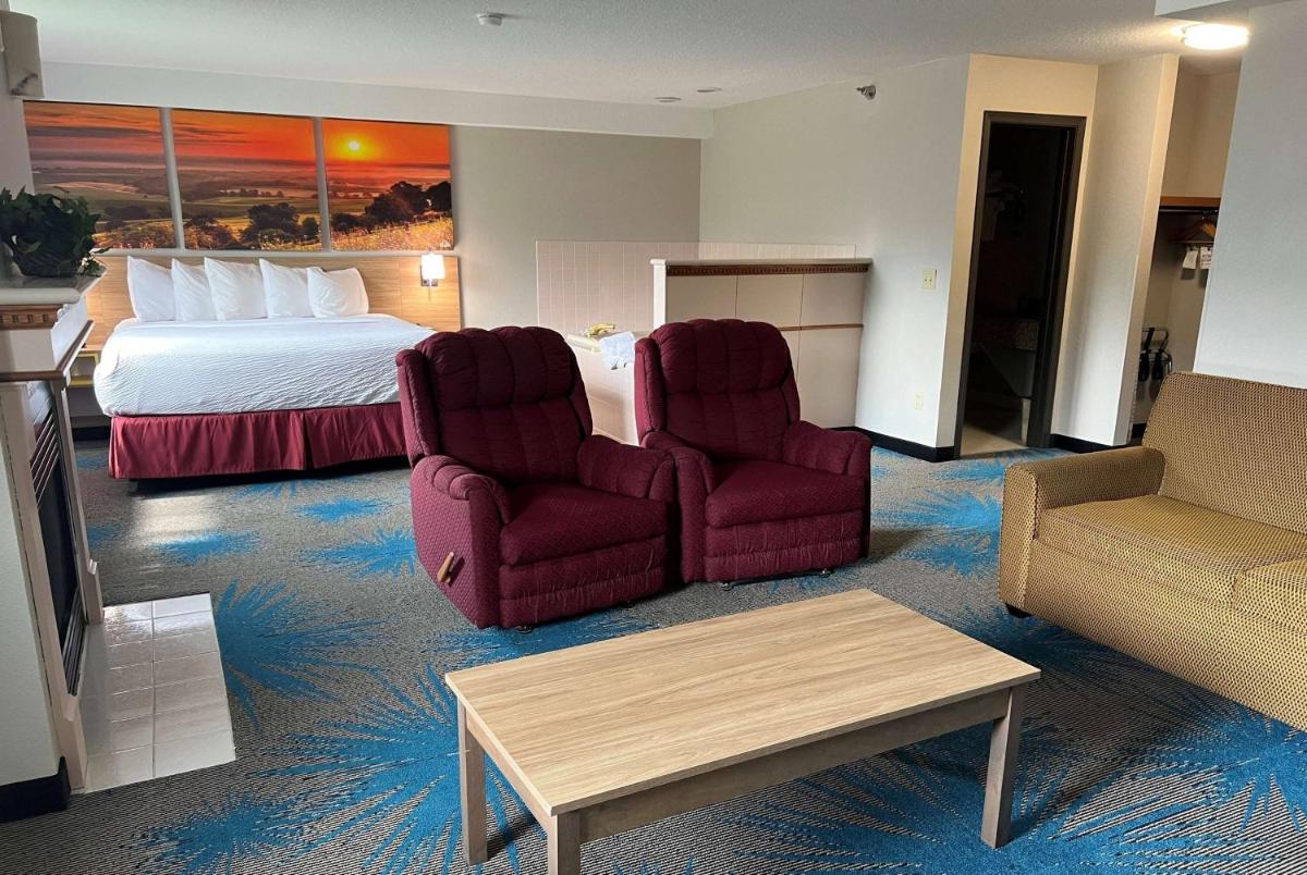 Days Inn & Suites by Wyndham Des Moines Airport - image 5