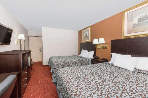 Days Inn & Suites by Wyndham Des Moines Airport - image 50
