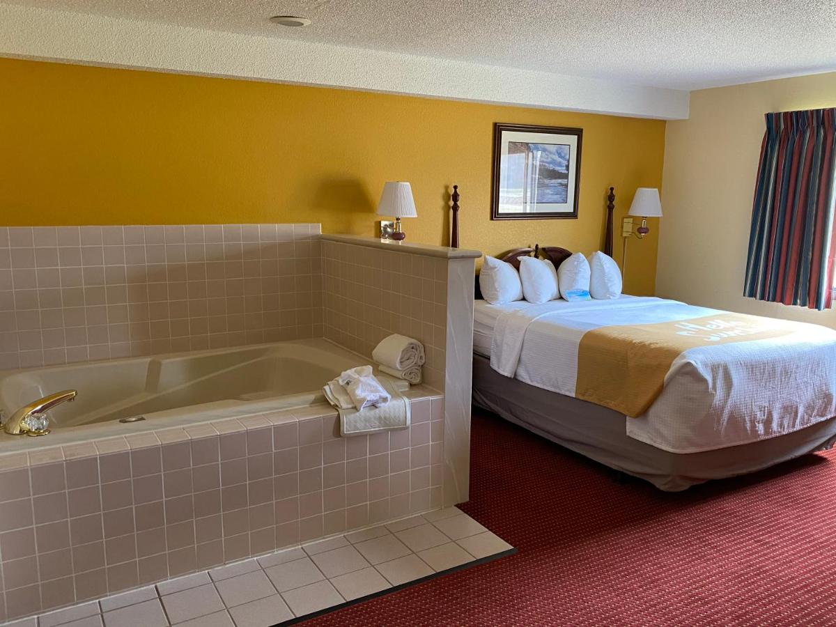 Days Inn & Suites by Wyndham Des Moines Airport - image 6