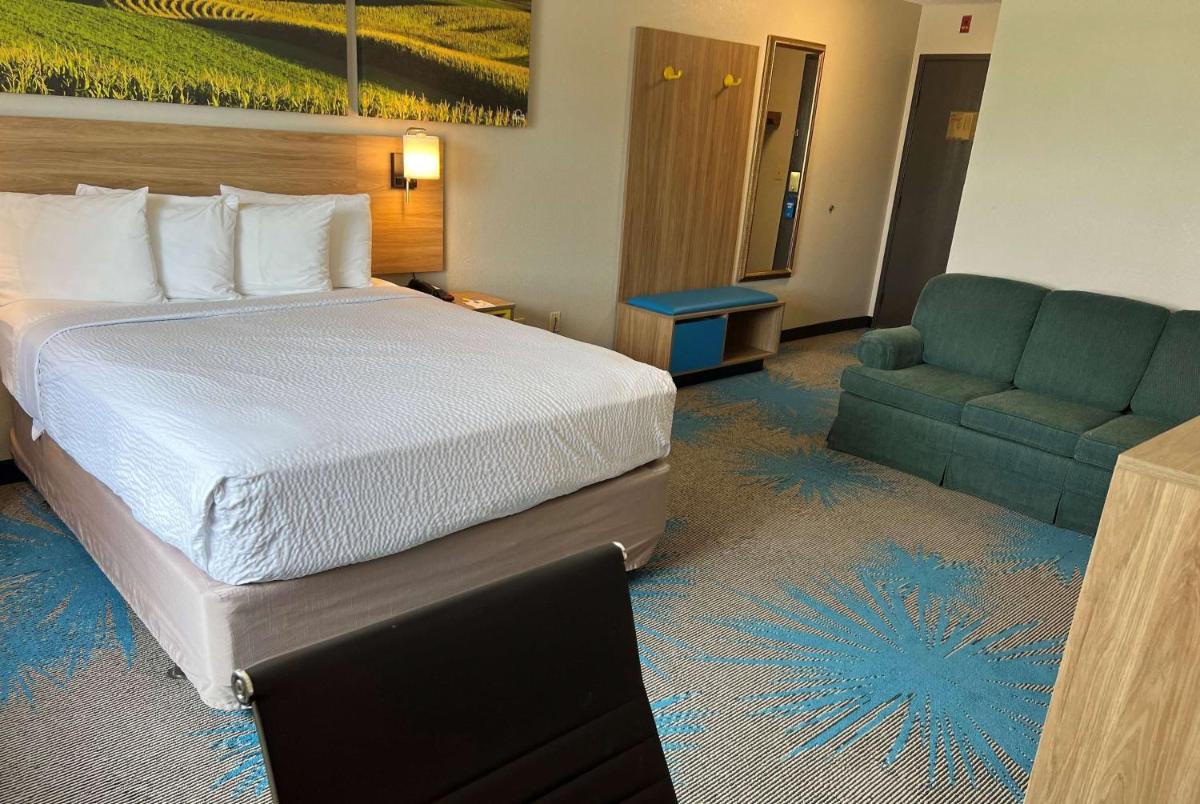 Days Inn & Suites by Wyndham Des Moines Airport - image 7