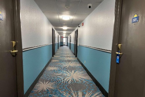 Days Inn & Suites by Wyndham Des Moines Airport - image 8